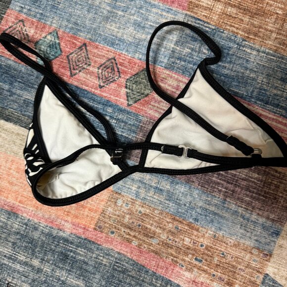 🌈5/$25🌈Roxy Black and White Bikini Top - Picture 2 of 4